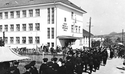 Slavnostní otevření školy v roce 1936